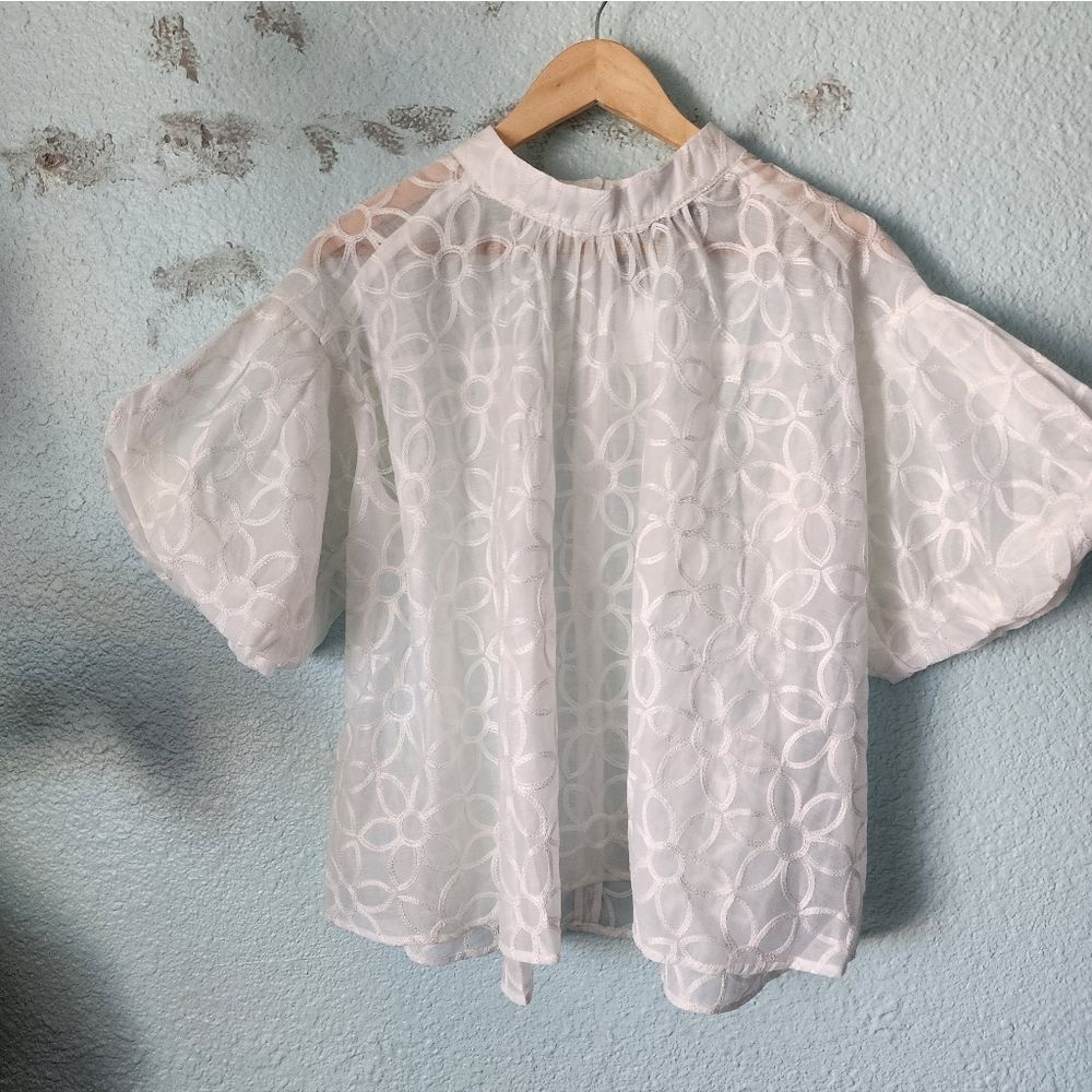 Gracia White Sheer Ball9n Sleeves Top